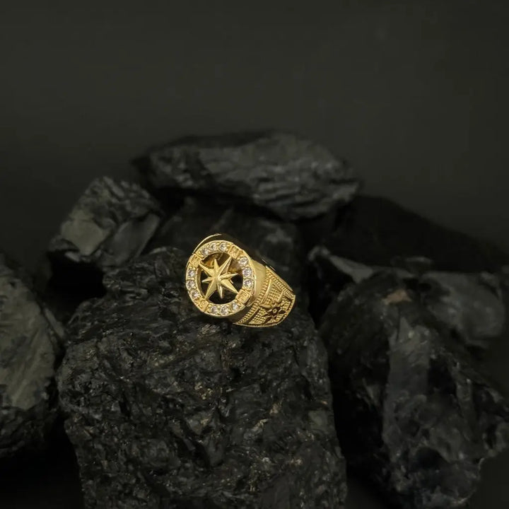 Anillo De Caballero De Diseño De Brújula Con Cristales Blancos