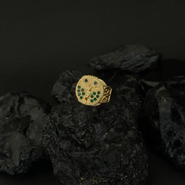 Anillo De Caballero De Diseño De Crucifijo De Piedras Verdes