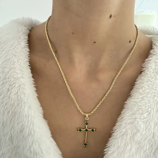 Cadena Tejido Lazo de 3mm de Grosor y de 50cm de Largo Con Dije de Cruz de Piedras Verdes Esmeralda 
