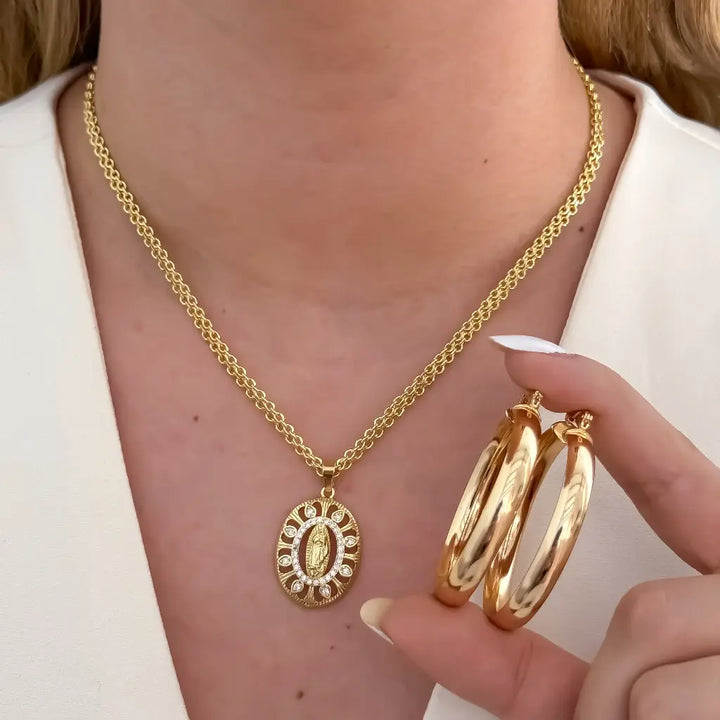 Conjunto De Dama Con Cadena De Tejido Chino, Dije De La Virgen De Guadalupe Y Candongas